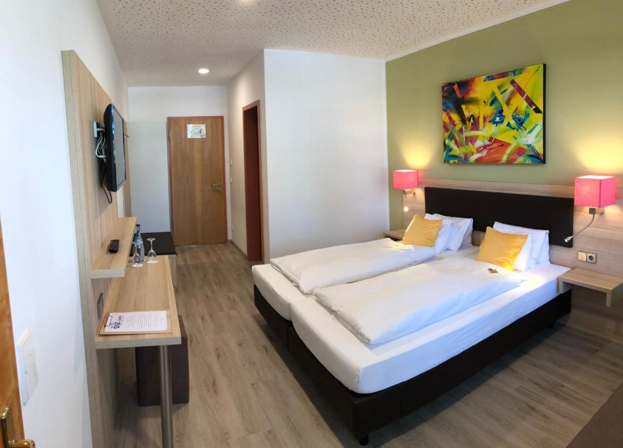 Hotel „Zur Linde“ エーインゲン エクステリア 写真