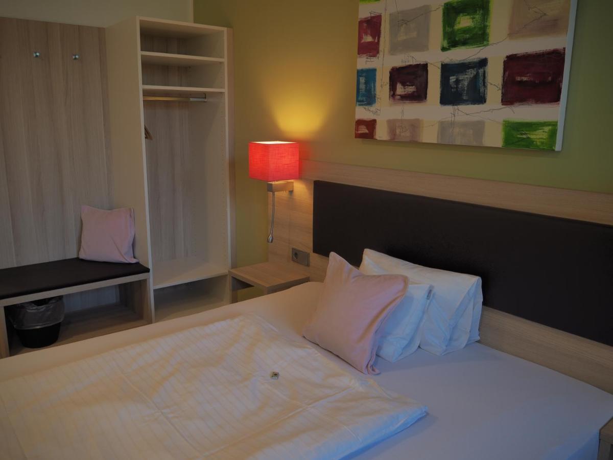 Hotel „Zur Linde“ エーインゲン エクステリア 写真