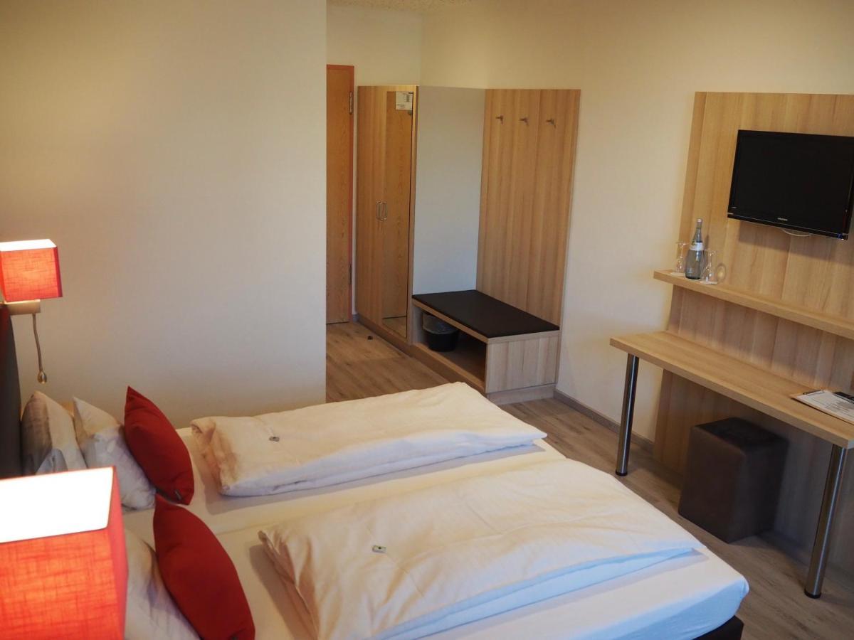 Hotel „Zur Linde“ エーインゲン エクステリア 写真